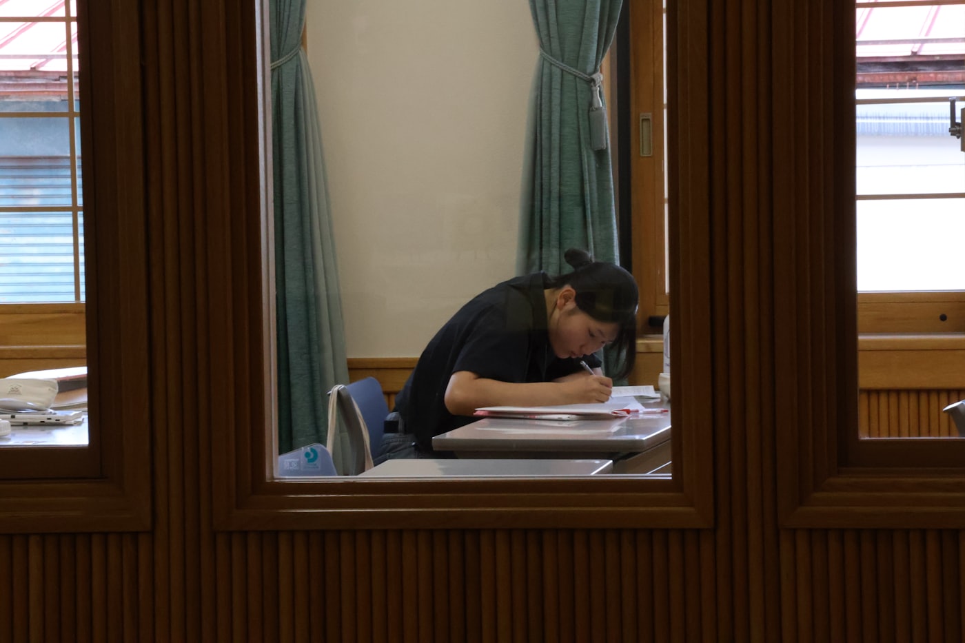 Student studying at a desk with books for an exam planning article